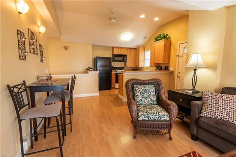 657 Fruit Dr, Akron, OH 44319 photo 9