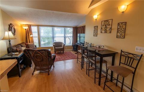 657 Fruit Dr, Akron, OH 44319 photo 8