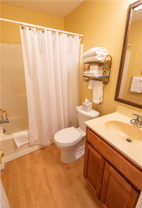 657 Fruit Dr, Akron, OH 44319 photo 16