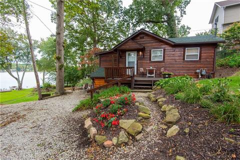 657 Fruit Dr, Akron, OH 44319 photo 3