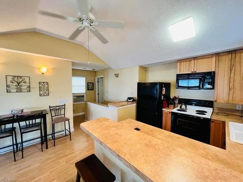 657 Fruit Dr, Akron, OH 44319 photo 12
