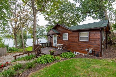 657 Fruit Dr, Akron, OH 44319 photo 2