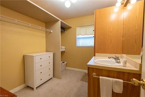 657 Fruit Dr, Akron, OH 44319 photo 14