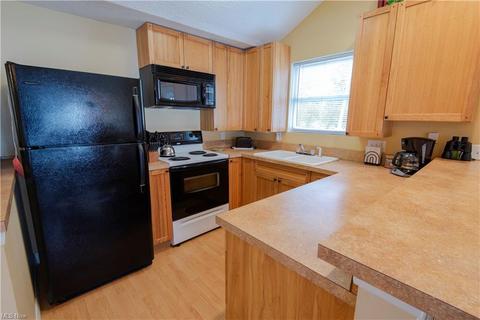 657 Fruit Dr, Akron, OH 44319 photo 10