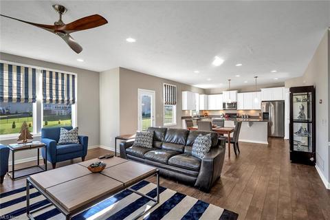 7129 Maple St, Mentor, OH 44060 photo 2