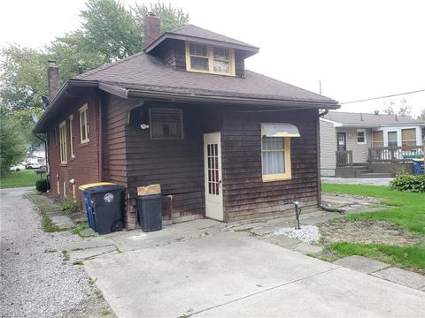 917 Thayer Ave, Ashtabula, OH 44004 photo 3