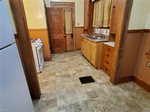 917 Thayer Ave, Ashtabula, OH 44004 photo 13