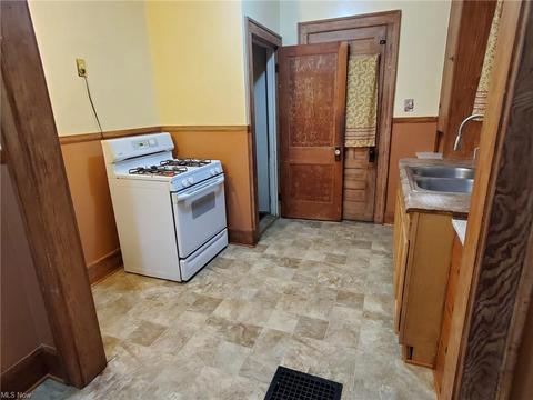 917 Thayer Ave, Ashtabula, OH 44004 photo 14