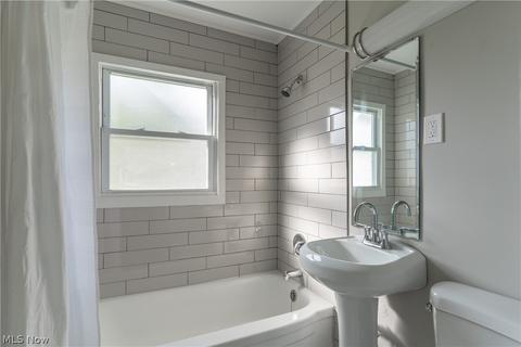 355 Roosevelt Ave, Elyria, OH 44035 photo 13