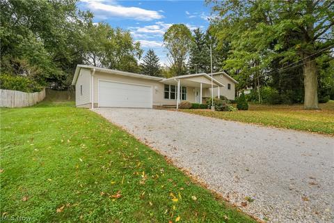 3075 Forestview St NE, Canton, OH 44721 photo 2
