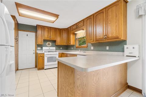 3075 Forestview St NE, Canton, OH 44721 photo 8