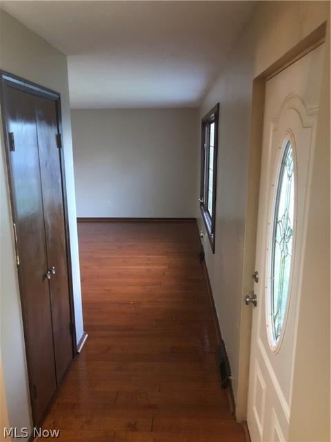 116 Edgefield Dr, Elyria, OH 44035 photo 2