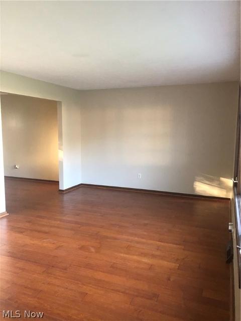 116 Edgefield Dr, Elyria, OH 44035 photo 3