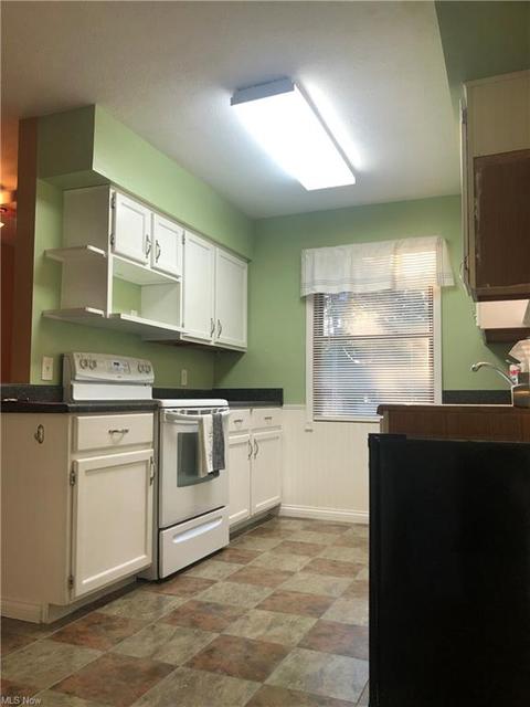 1307 Cedar Dr, Lorain, OH 44052 photo 8