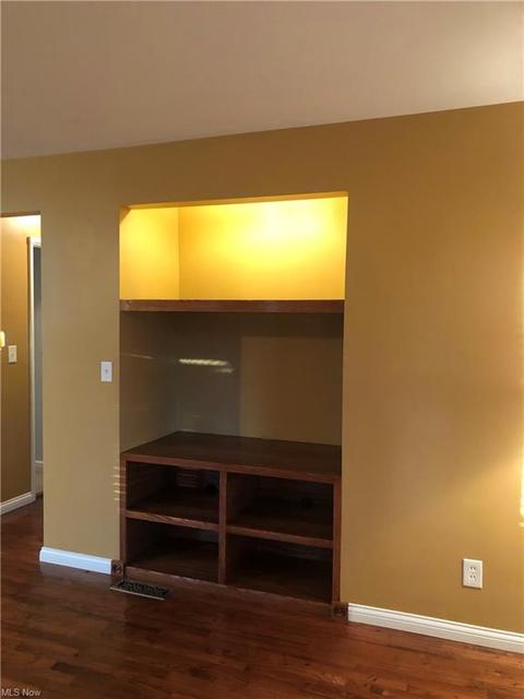 1307 Cedar Dr, Lorain, OH 44052 photo 4
