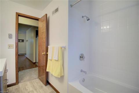 1350 Gulf Rd, Elyria, OH 44035 photo 18