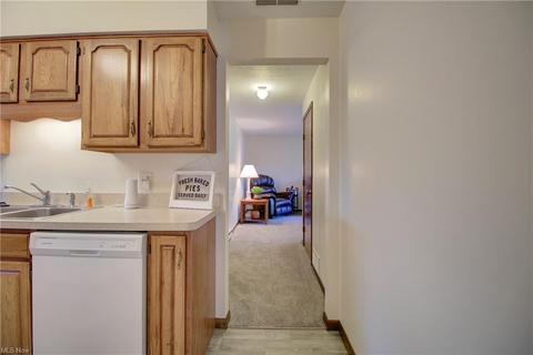 1350 Gulf Rd, Elyria, OH 44035 photo 13