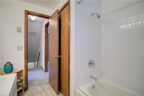1350 Gulf Rd, Elyria, OH 44035 photo 29