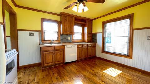 311 E Line St, Minerva, OH 44657 photo 6