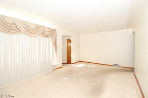 427 W Harvey St, Struthers, OH 44471 photo 8