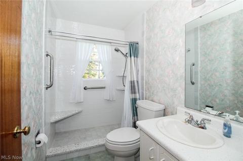 427 W Harvey St, Struthers, OH 44471 photo 4