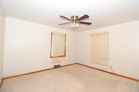 427 W Harvey St, Struthers, OH 44471 photo 6