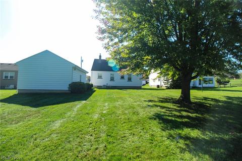427 W Harvey St, Struthers, OH 44471 photo 15