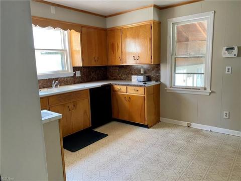 210 E Iron Ave, Dover, OH 44622 photo 3