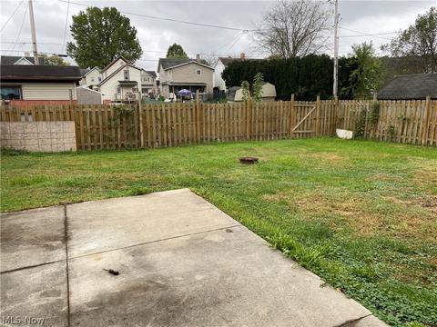122 Mccook Ave, Dennison, OH 44621 photo 4