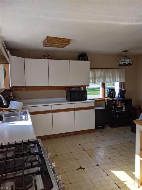41 W Main St, Wakeman, OH 44889 photo 3