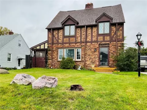 9016 Snow Rd, Parma, OH 44130 photo 3