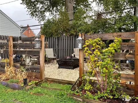 9016 Snow Rd, Parma, OH 44130 photo 5