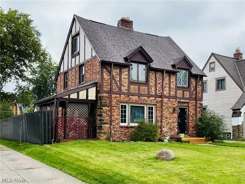 9016 Snow Rd, Parma, OH 44130 photo 1