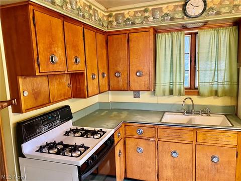 321 Spring St, Dennison, OH 44621 photo 2