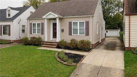 21418 Raymond St, Maple Heights, OH 44137 photo 3