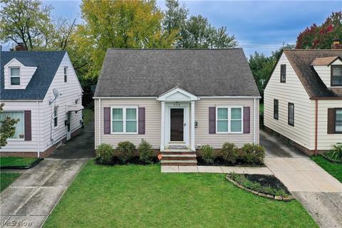 21418 Raymond St, Maple Heights, OH 44137 photo 1