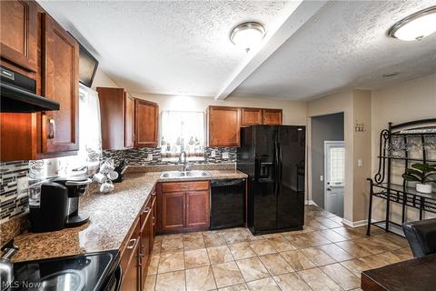 21418 Raymond St, Maple Heights, OH 44137 photo 8