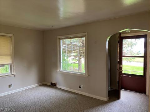 94 Helena Dr, Struthers, OH 44471 photo 7