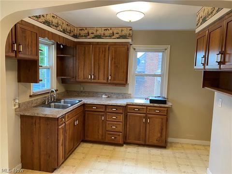 94 Helena Dr, Struthers, OH 44471 photo 3