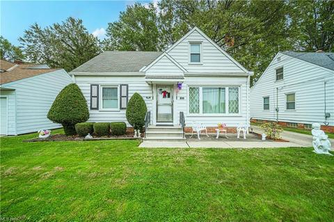 267 E 255th St, Euclid, OH 44132 photo 2