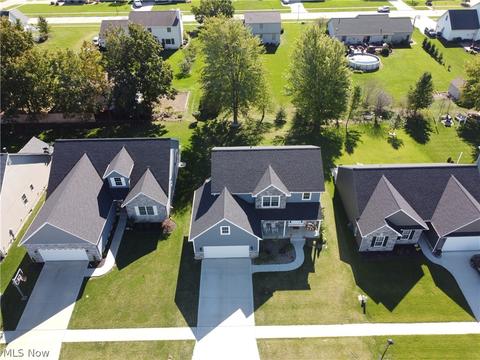304 Garfield Dr, Lagrange, OH 44050 photo 2