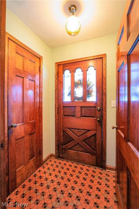 1231 E River St, Elyria, OH 44035 photo 2