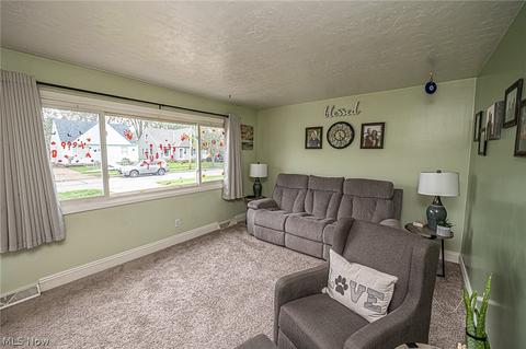 32223 Dickerson Rd, Willowick, OH 44095 photo 5