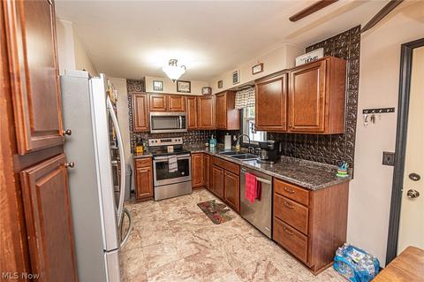 32223 Dickerson Rd, Willowick, OH 44095 photo 10