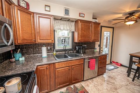 32223 Dickerson Rd, Willowick, OH 44095 photo 8