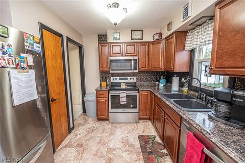 32223 Dickerson Rd, Willowick, OH 44095 photo 7