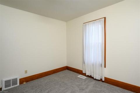 1073 Dayton St, Akron, OH 44310 photo 17