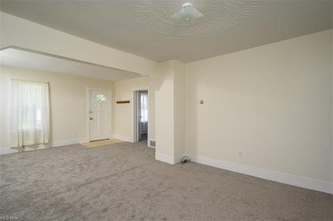 1073 Dayton St, Akron, OH 44310 photo 8
