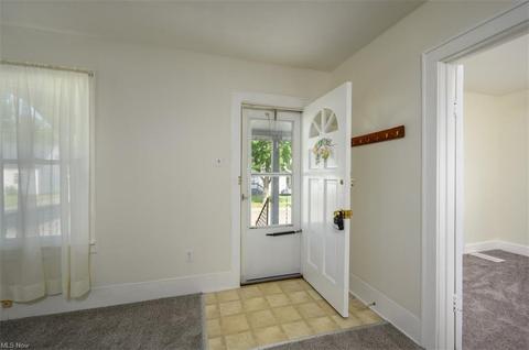 1073 Dayton St, Akron, OH 44310 photo 4
