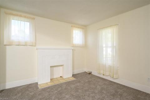 1073 Dayton St, Akron, OH 44310 photo 5